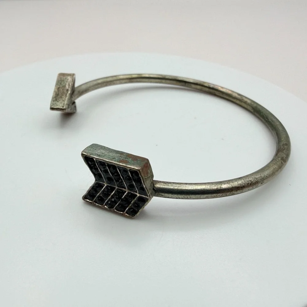 Vintage 90s Arrow Cuff Bracelet‎ Silver Tone Black Glass Boho Statement Jewelry